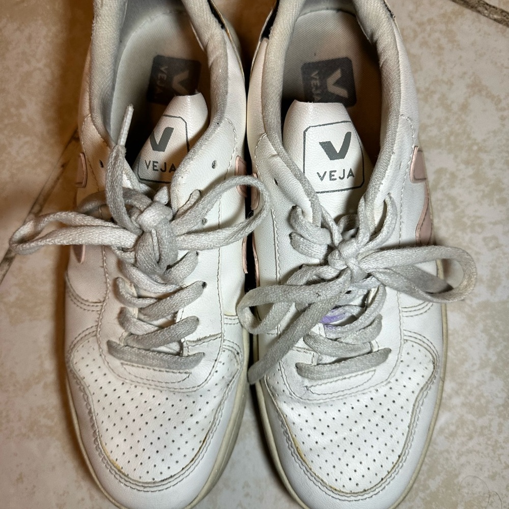 Veja Women's White and Pink Sneakers